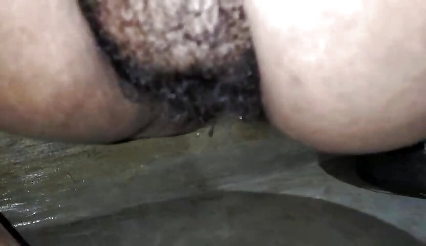 Dustu pissing