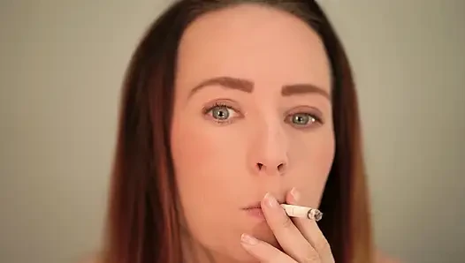 Nahaufnahme Smoking - sexy lippen & rauch necken