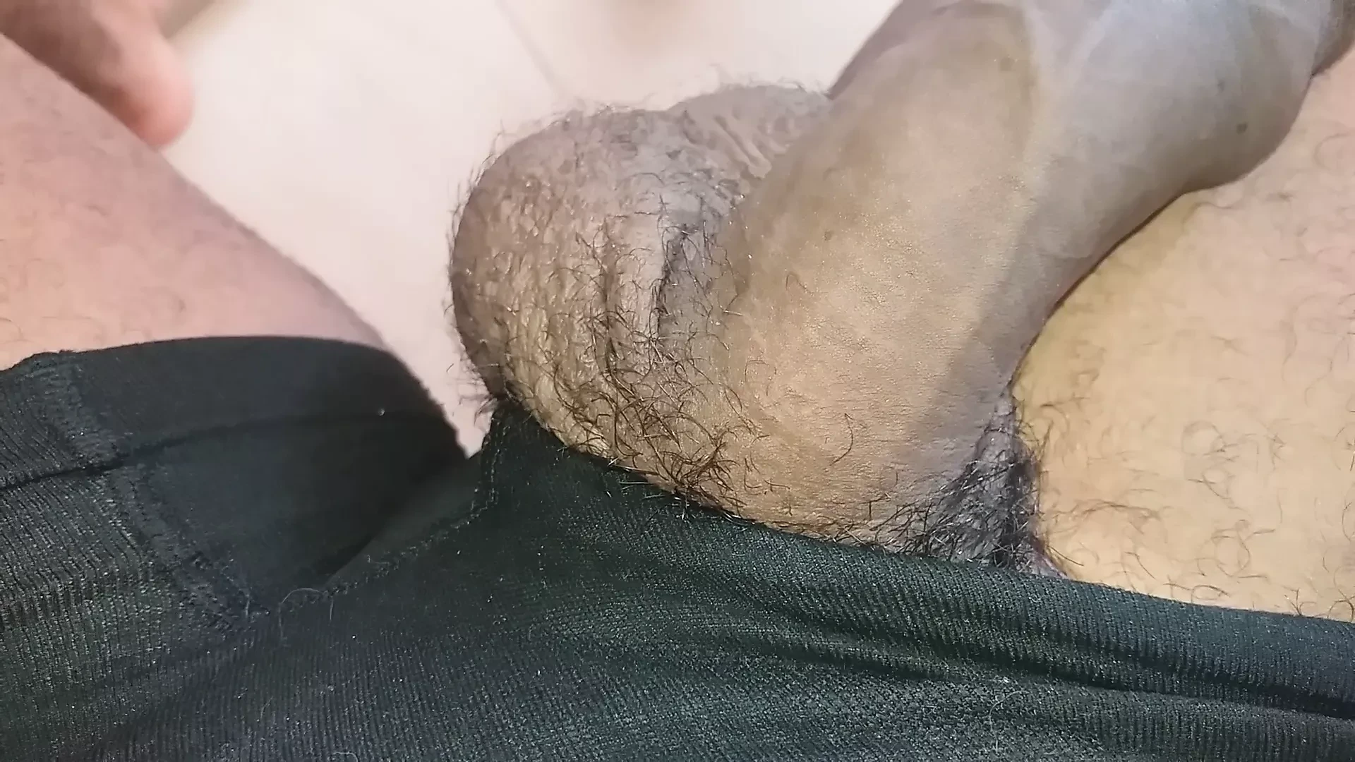 Il mio cazzo è tutto peloso, tua moglie lo adora, ha detto che ama succhiare in quel modo