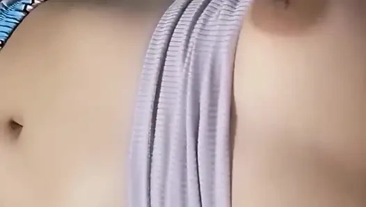 Keinginan berbisik belaian dan provokasi pelan