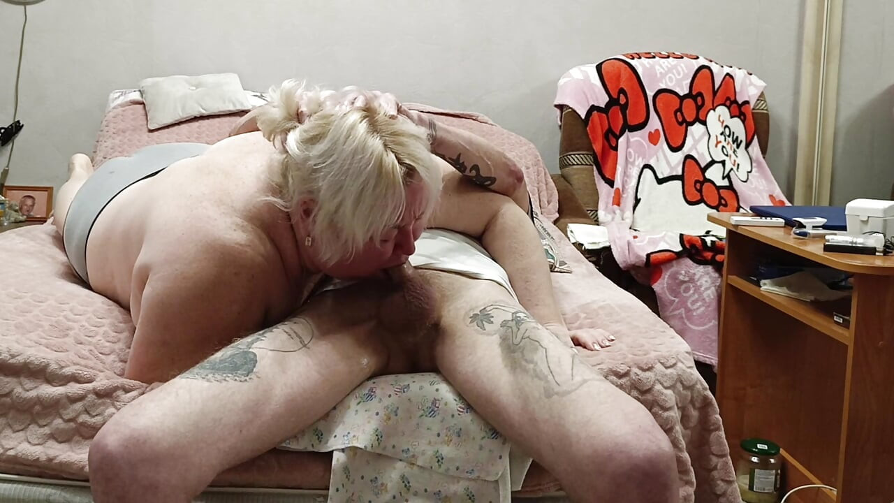 pieprzyłem sąsiada w usta i skończyłem głęboko w gardle gorącą spermą