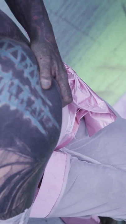 문신을 한 소녀가 문신을 한 자지 따먹기 DP와 얼싸를 좋아하는 안경 | 클립 1