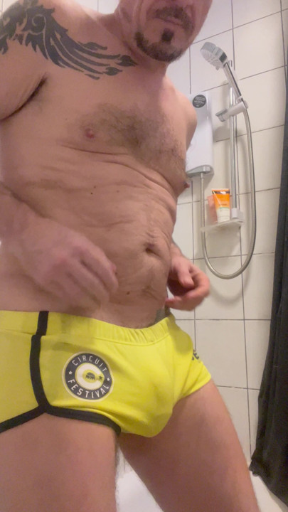 Daddy needed a shower but go horny