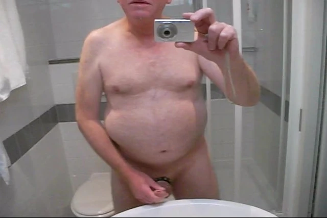 Opa Mario Spielt an sich rumm