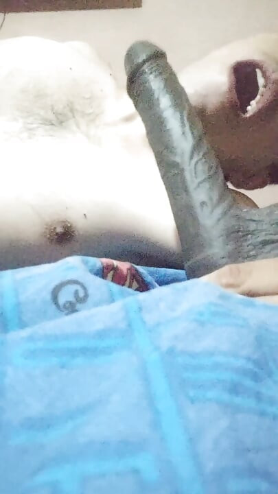 Eşcinsel tangalı zengin dildo emiyor