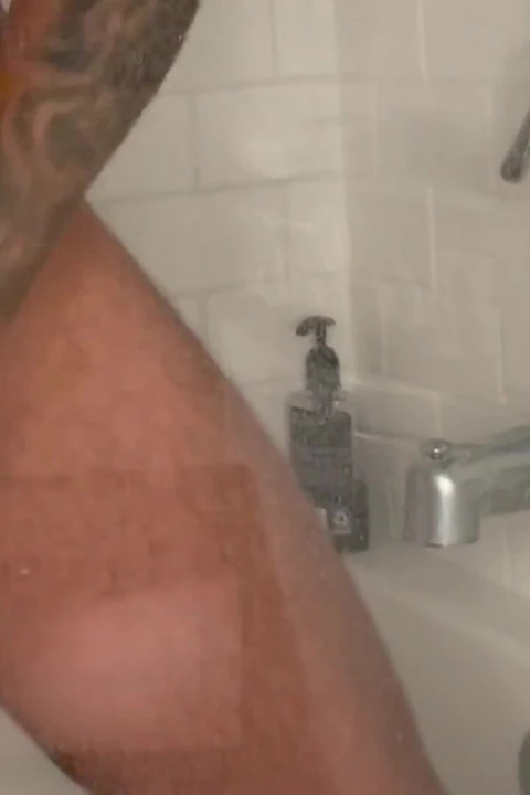 Bray love wichst in der dusche