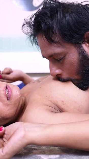 Must-share moment from "Oyo hotel c_c_t_v viral sex video.Room cleaner ne bnaya chupke se video Gujju cpl pkde gye Oyo"