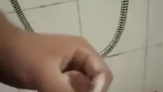 duşun altında