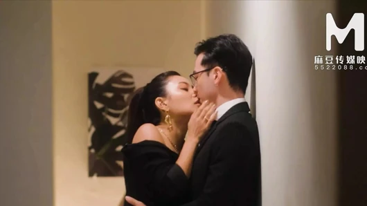ModelMedia Asia - Golden carp is extraordinary - Fuck a slutty office girl Rae Lil Black