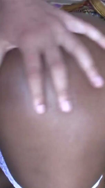 Grande produtor de pau branco chupado por gata negra em falsa audição caseira | Clipe 2