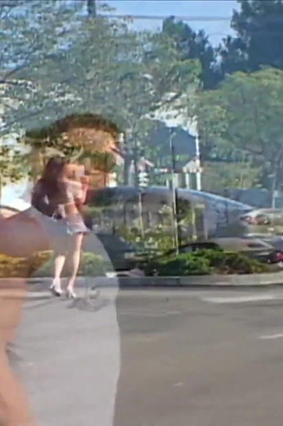 Mršava vruća MILF s odličnim sisama