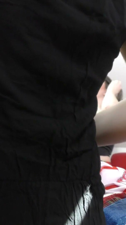 Des étudiantes sexy organisent une soirée maison pour faire un transport avec une culotte et sans culotte | Clip 1