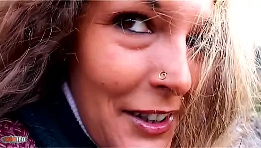 Vayana: larry peduli sama turis cantik