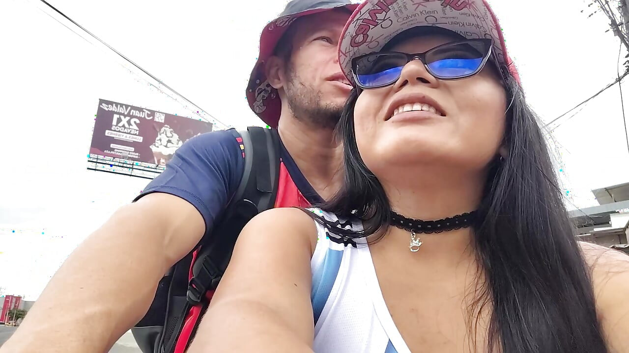 Španělský muž má sex s argentinskou ženou, která chodila sama po ulici