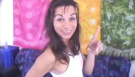 Винтажная миниатюрная шлюшка нуждается в анал с Maren Beautte