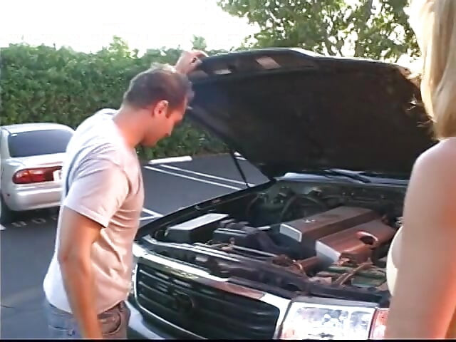Гаряча блондинка Мішель Хані не дуже зраділа своєму побаченню з красивим чуваком: їй довелося задовольняти себе секс-іграшкою