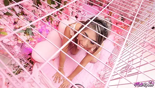 Розовая комната эпизод 29: шлюшка с лактацией Luna Columbiana разбили