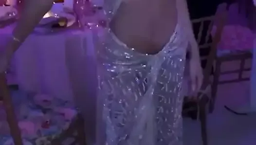 Emily Ratajkowski (IGVideo) 2019 MET Gala BTS