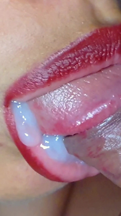 Hot girl suck my dick in close up! Blowjob