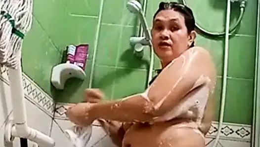 Morning video sex while taking a bath of my wife she loves it so much she orgasm