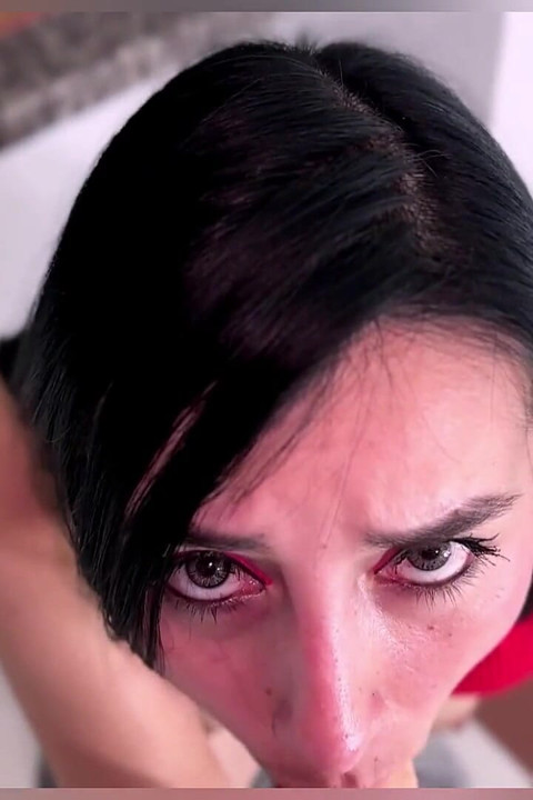 Masturbuję się podczas rozmowy wideo dla mojego chłopaka