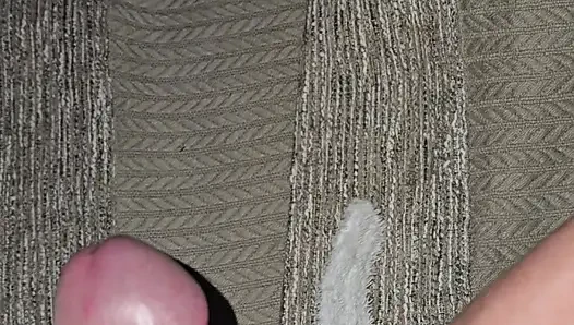 Gerçek orta yaşlı seksi kadın iş gezisinde mastürbasyon yapıyor ve ağda yaptırıyor
