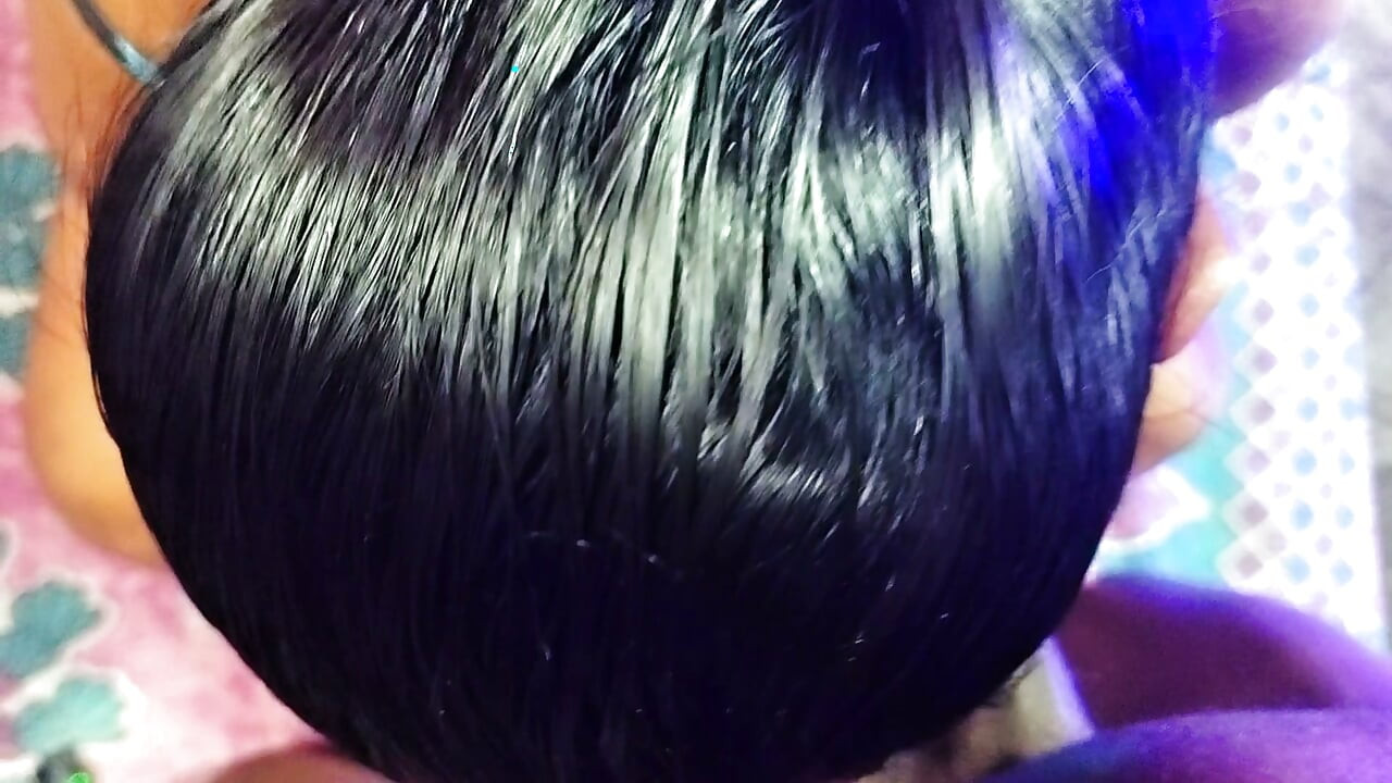Mamoni bhabi çok romantik sik öpüyor, çok seksi ve ateşli ağız öpücüğü ve sakso