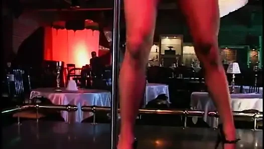 Ateşli zenci seks bombası büyük yarağı alıyor