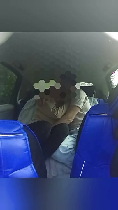 Seks cepat di dalam kereta