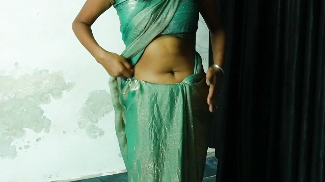 Stram Fisse Desi Bhabhi i Saree Kneppet Hårdt Af Devar i Hindi Audio