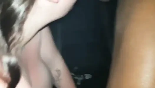 Cewek semok kulit hitam ini dientot habis-habisan sama kontol besar pria kulit hitam sampai mulutnya tersangkut