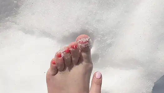 I Walk Barefoot in the Snow, the Snow Crunches Under My Toes