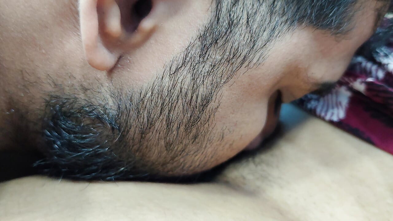 Lamer coño caliente y levantar el camisón