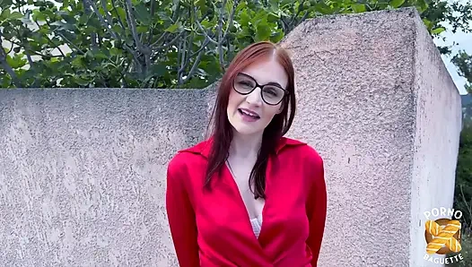 Lavyana, si cewek hot rambut merah pecinta kontol dan memek