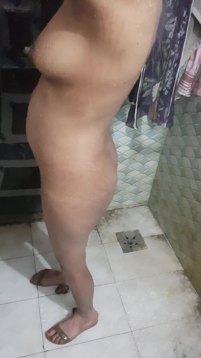 Epski trenutak iz "See my Hot Neighbor In Bathroom Full Video"