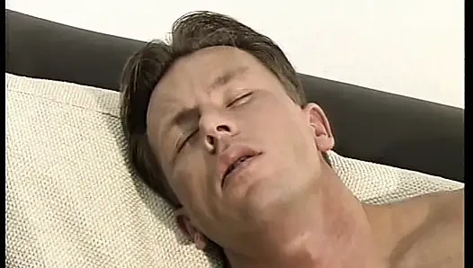 Teen aus deutschland ist hier, um seinen schwanz abzulassen