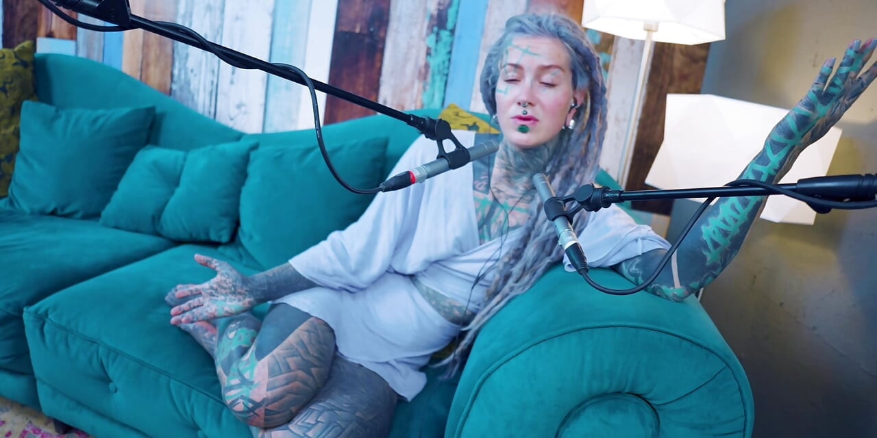 Saya bercakap tentang O - Overcome - ASMR Podcast SFW bercakap awek kurus goth dreadlocks model bertatu awek bertatu