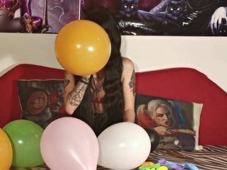 Dmuchanie balonu i popping przez nastolatkę pt1