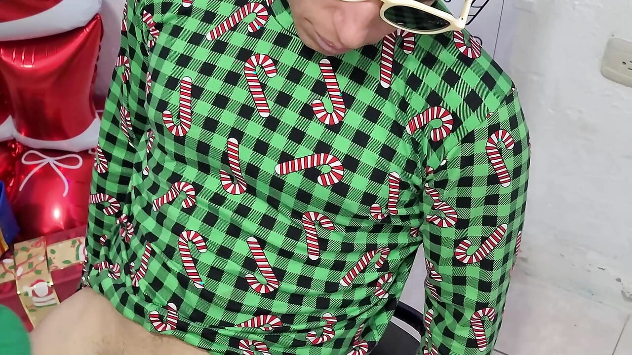 Καυλιάρα θετή κόρη διακόπτει το διάβασμά μου και με καβαλάει στην καρέκλα - Ταμπού