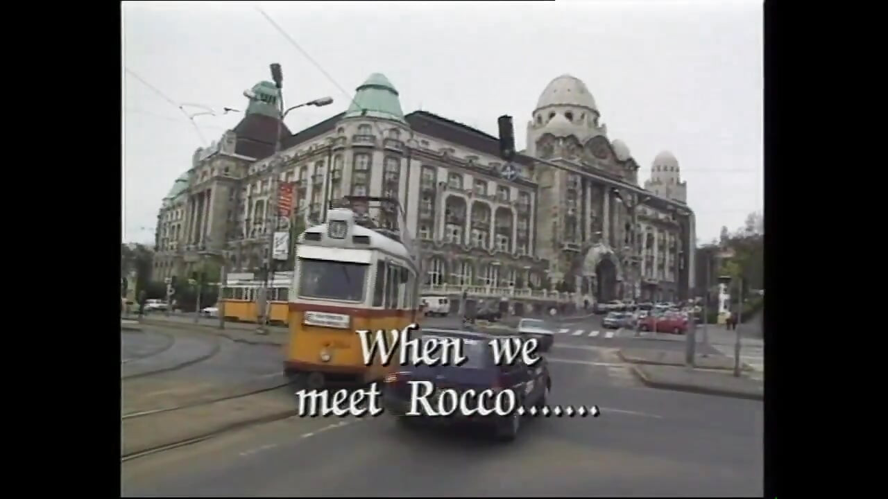 Dwie napalone dziwki Spotkali się z mężczyzną, aby nauczyć ich seksu