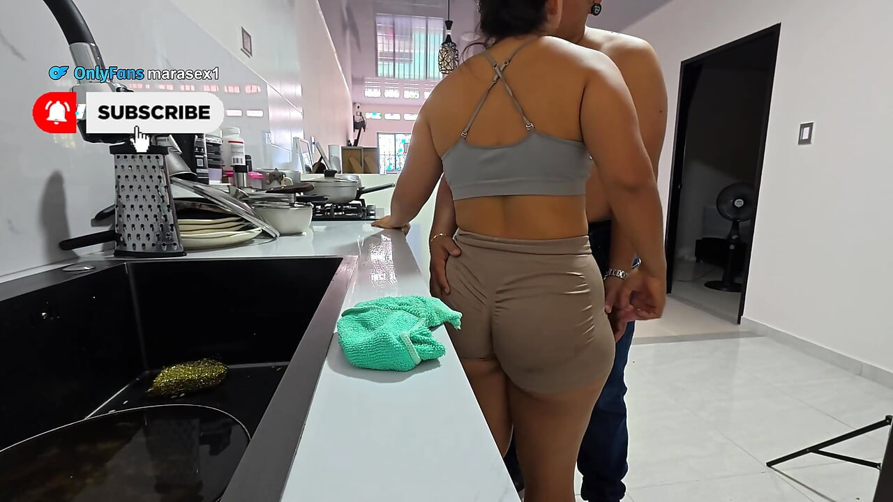 Big Ass Stepmom Beg Me to Cum on Her