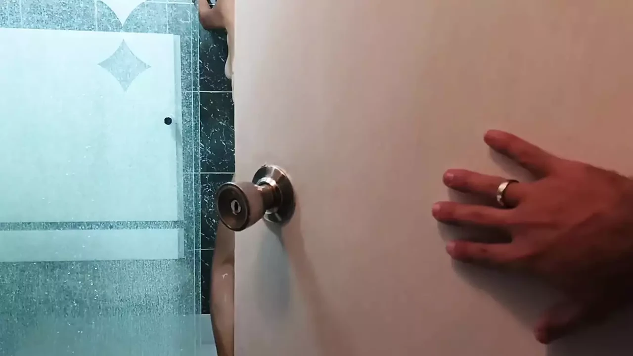 I see my stepmother showering and masturbating, I would like to fuck her.