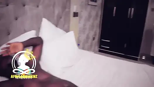 Schwarzes schätzchen hat einen guten schwanz