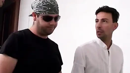 Оргия-экшн с волосатой брюнеткой-толстушкой