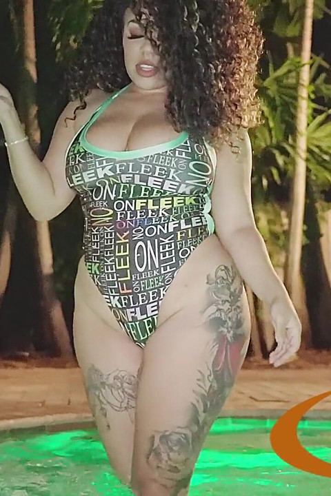 Semaj Media Mone Divine Relaxes by the Pool!!