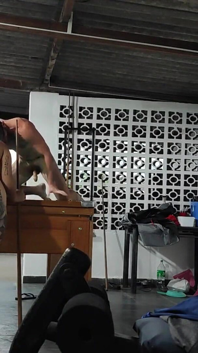 Игра на билярд с доведените сестри, две големи задници | Клип 1