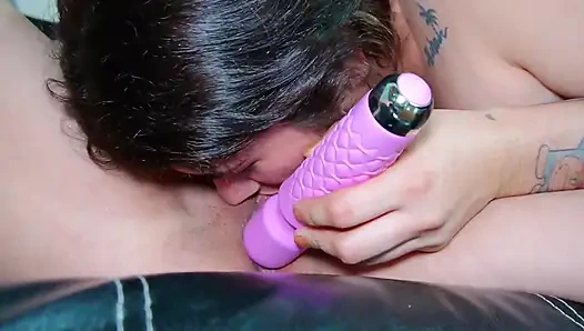 Evde yalnız kaldığımızda yengemi Benimle Seks Etmeye Ikna Ediyorum