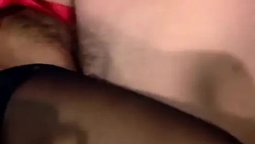 Çoraplı Alman bayan yakalandıktan sonra sikiliyor