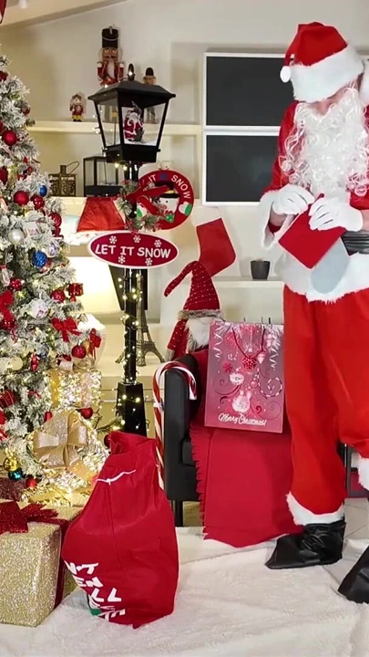 兴奋的继母和伟哥在圣诞老人的牛奶中 | 短片 1