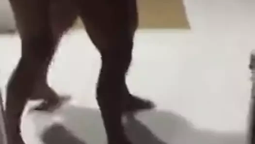 Aynanın karşısına geç.